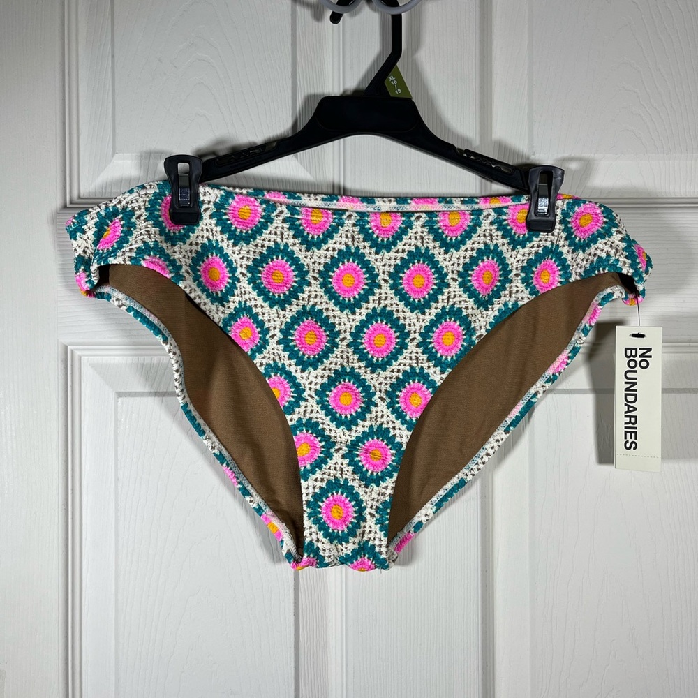 No Boundaries Colorful Crochet‎ Design